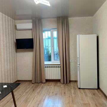 Черняховського вул., 25