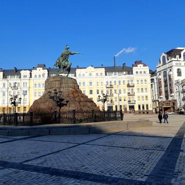 Володимирська вул., 19