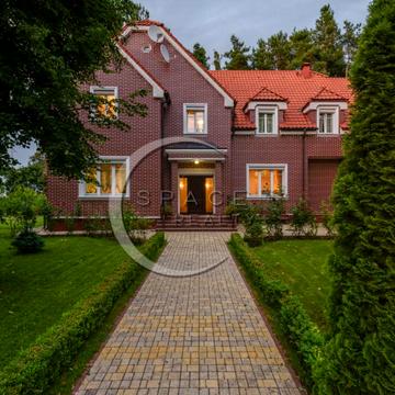 Космонавтів вул.