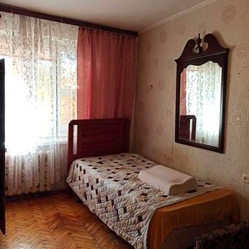 Продається 4 кімнатна квартира по просп. Академіка Глушкова 32