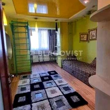 Затишна 4-кім. квартира, вул. Лариси Руденко, 10, Позняки