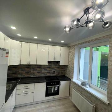 Миру вул., 53