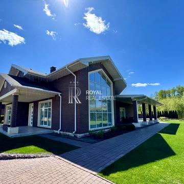 Берегова вул, 1