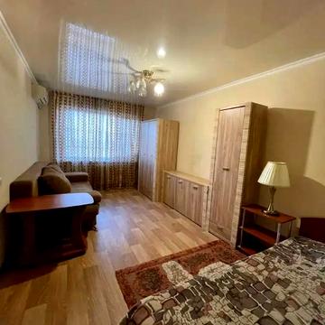 Олександра Поля просп. (Кірова), 76-А