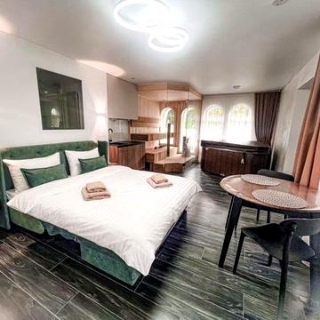 Luxe Jacuzzi Sauna Apetiko Apart