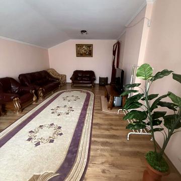 Залізнична вул., 2