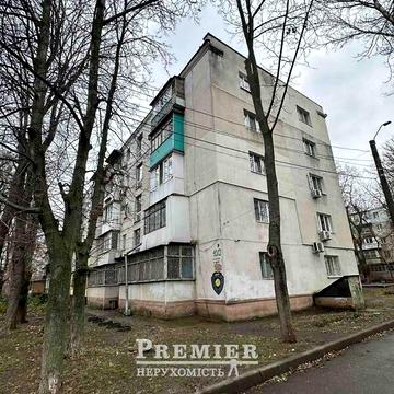 Продаж 2к Квартира Космонавта Комарова вулиця