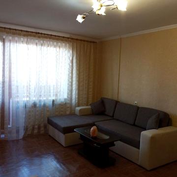 Київська вул., 8