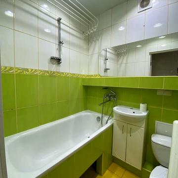Будівельників вул., 27