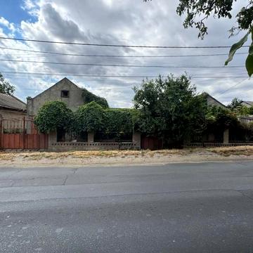 Кордонна вул., 15