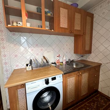 Юності вул., 4