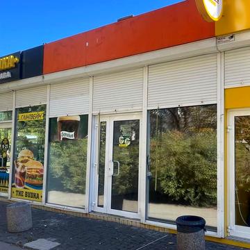 Космонавтів вул., 27