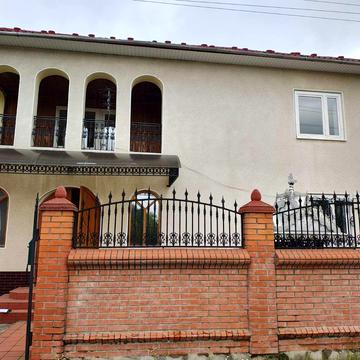 Розвадовського, 4