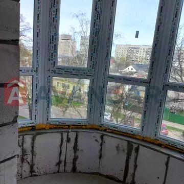 Двокімнатна в центрі переуступка 4 поверх