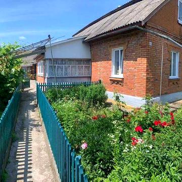 Продаж добротного будинку поруч з містом