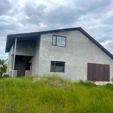 недостроенный дом и участок 12 сот. або обміняю на 3 кімнатну квартиру