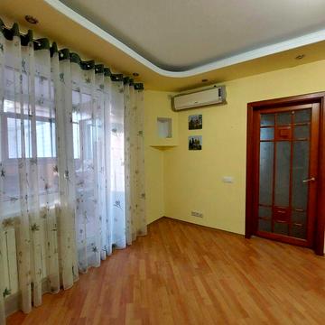 Велика квартира для родини на Дзержинці