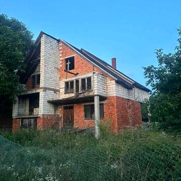 Продаж будинку: коробка з дахом. Ваше оздоблення і планування.