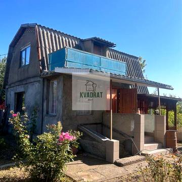 Продам двохповерхову дачу з неймовірним видом на річку Дністер