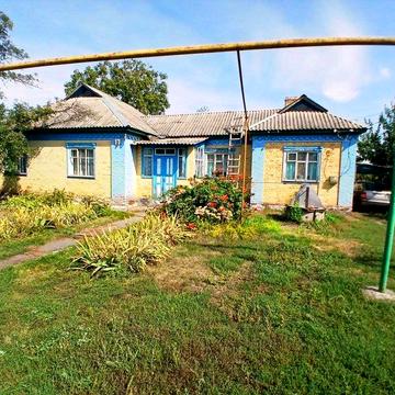 Затишний сімейний дім чекає на вас у місті Глобине Полтавської області