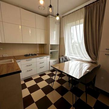 Продам 4-кімнатну квартиру в с.Калинівка