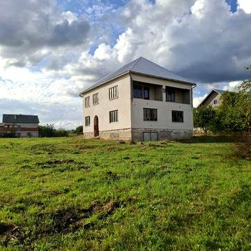 Продам будинок в с.Осій Хустського району на земельні ділянці 21 сот.