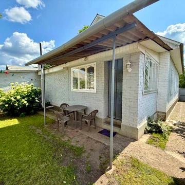 Здається половина будинку на довготривалий термін