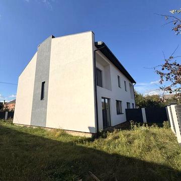 Продаж котеджу в Зимній Воді