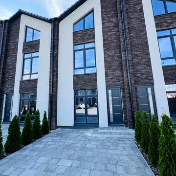 БЕЗ КОМІСІЇ, готовий таун з документами, Сертифікат ТАК, вул. Зоряна