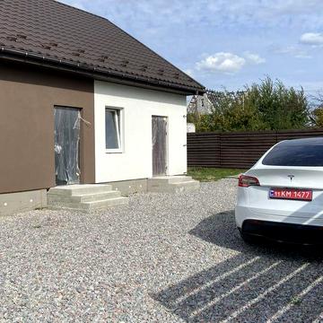 Продам кутовий таунхаус. 2 сотки землі. Сусіди вже живуть.