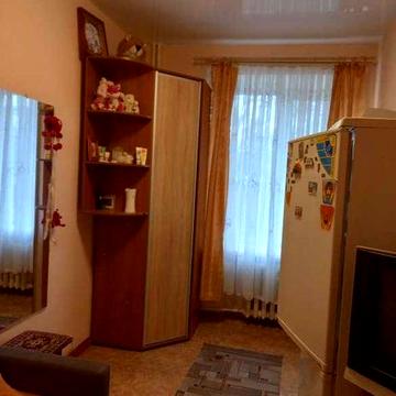 Продам 1 комнатную гостинку,ул.Библика 13,метро Масельского 1