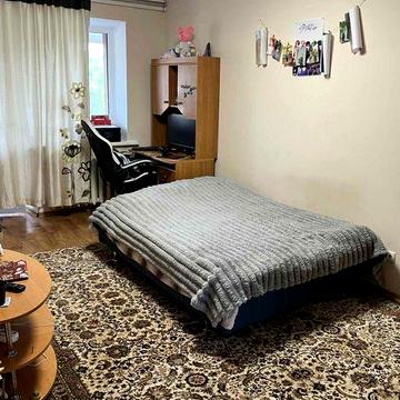 Продам 2-кімнатну квартиру Покровська 8