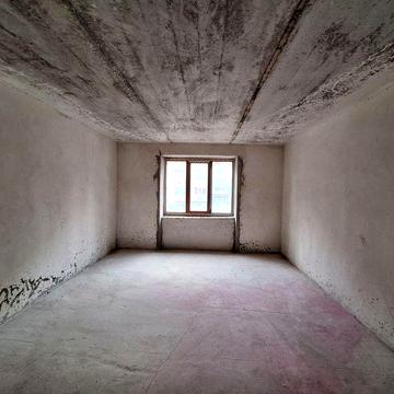 2 к.новоб.  простора здана  в центрі вул.Шевченка  по ціні 900$/ кв.м.