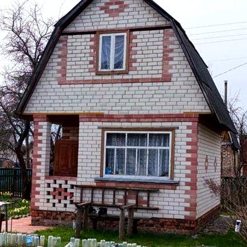 Доглянута дача  поруч з лісом!