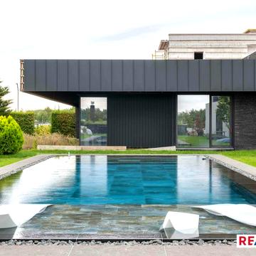 1 поверховий  будинок 467 м2 з бункером.  60 соток. с. Іванковичі