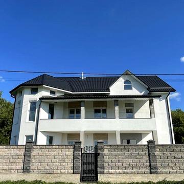 Будинок біля річки Бобриця