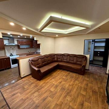 Продаю 3-кімнатну квартиру в центрі міста