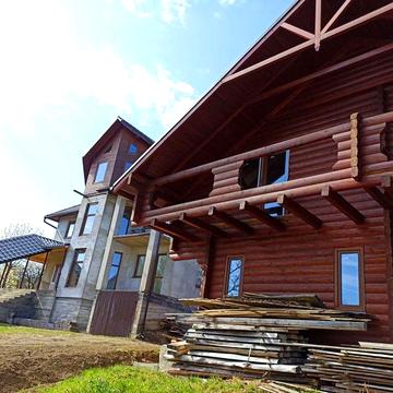 Будинок з гарними краєвидами біля міста Косів.
