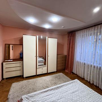 Варшавська вул., 46