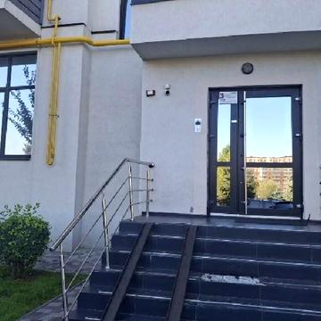 Героїв Небесної Сотні просп., 18/1