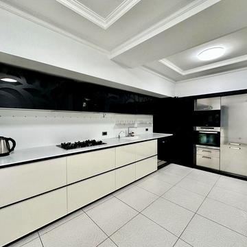 Аренда трехкомнатной квартиры . Парк Шевченко. Центр города.