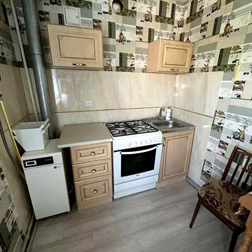 Продаю двох кімнатну квартиру в центрі