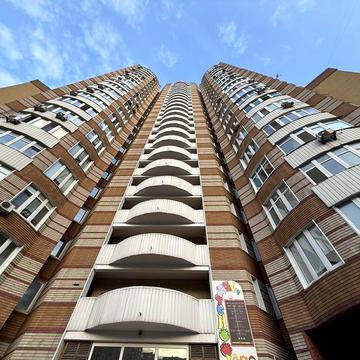 Урлівська 16/30 дворівнева квартира з ремонтом + паркомісце