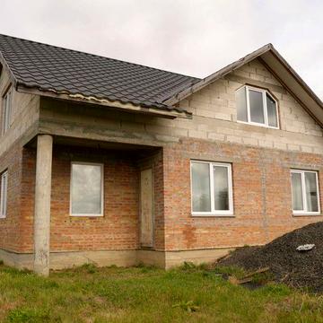 Терміновий продаж будинку с. Волошки з земельною ділянкою.