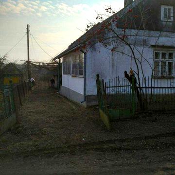 Продаж будинку разом з земельною ділянкою