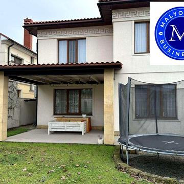 Совіньйон: 2 поверхи, 205 м², гараж, меблі, готовий до заселення!