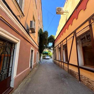Продам 4 ком квартиру 180м2 ( 3 уровня)  ул. Канатная  свой двор