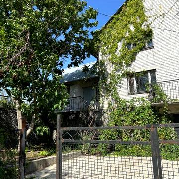 Продам большой загородный дом с участком