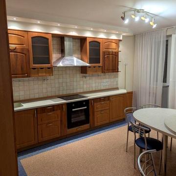 Чудова трикімнатна квартира на вул. В. Нестайко 8, м. Лівобережна