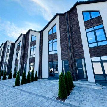 БЕЗ КОМІСІЇ, готовий таун з документами, Сертифікат ТАК, вул. Зоряна